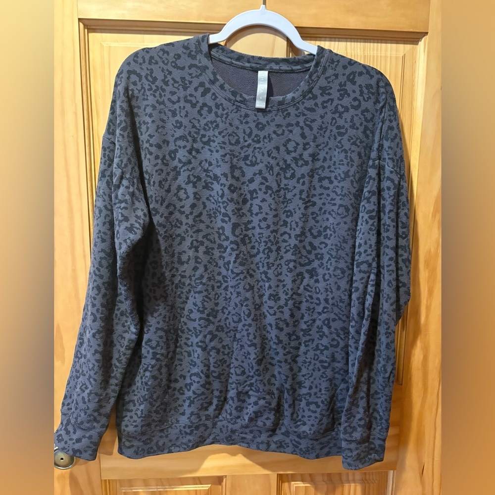 Athleta Pure Luxe Leopard Print Sweatshirt Gray Black Leopard Print size S